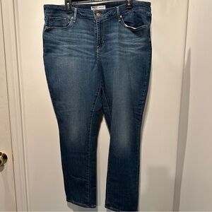 Signature by Levi Strauss Women's Dark Blue Midrise Straight Leg Jeans